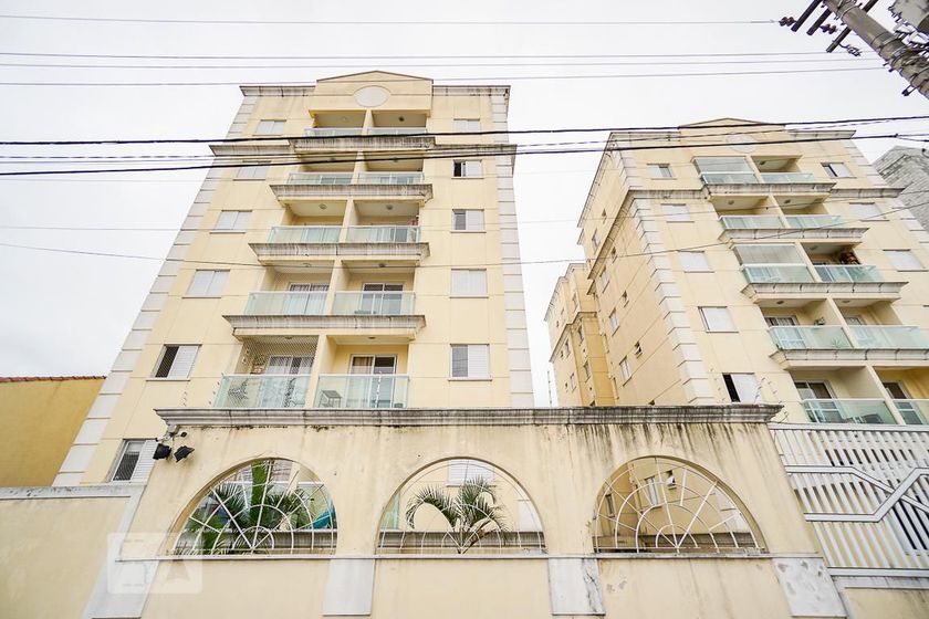 Alugue ou compre no Condomínio Conjunto Residencial Alpina 1 Vila