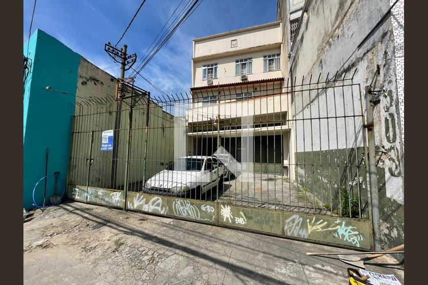 Condomínio em Rua Uranos 1509 Olaria Rio de Janeiro Alugue ou