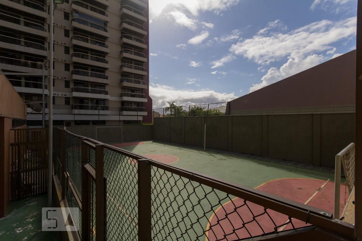 Alugue ou compre no Condomínio Varandas da Barra Jardim Oceânico Rio