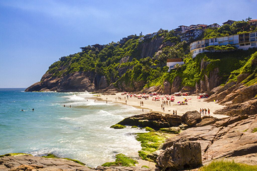 Foto que ilustra matéria sobre praias do RJ mostra a Praia da Joatinga