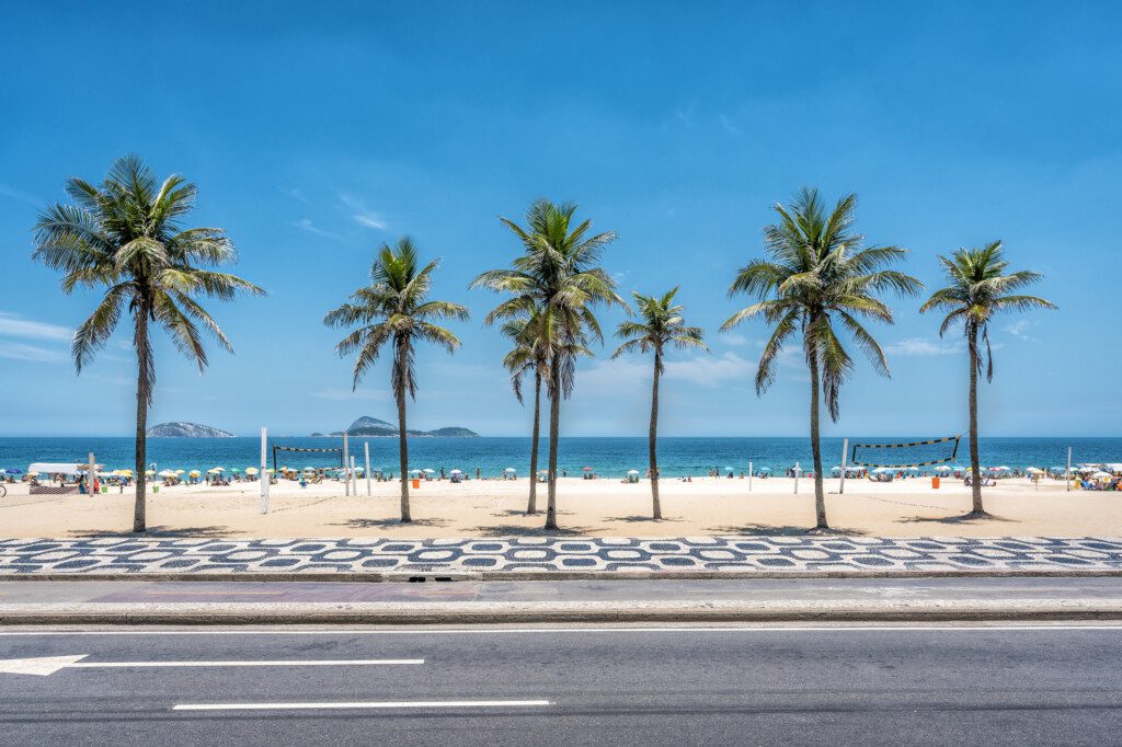 Foto que ilustra matéria sobre praias no RJ mostra a Praia de Ipanema