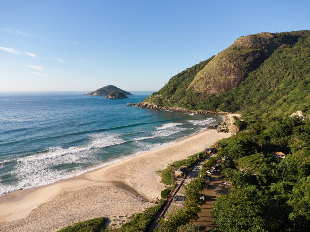 Foto que ilustra matéria sobre praias do RJ mostra a Prainha