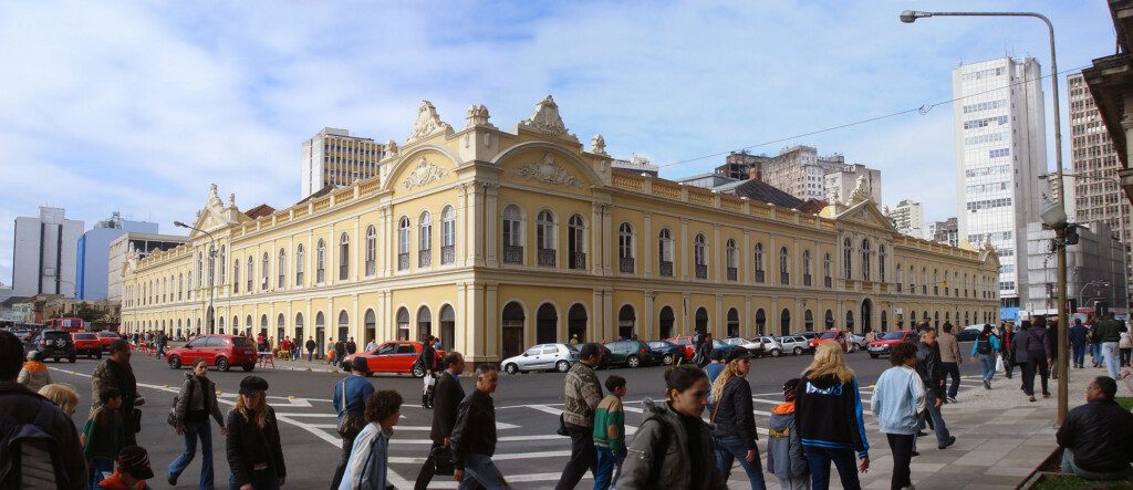 Foto que ilustra matéria sobre o que fazer em porto alegre mostra o Mercado Público da cidade