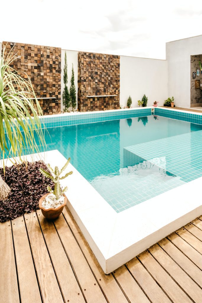 Como decorar o quintal com piscina