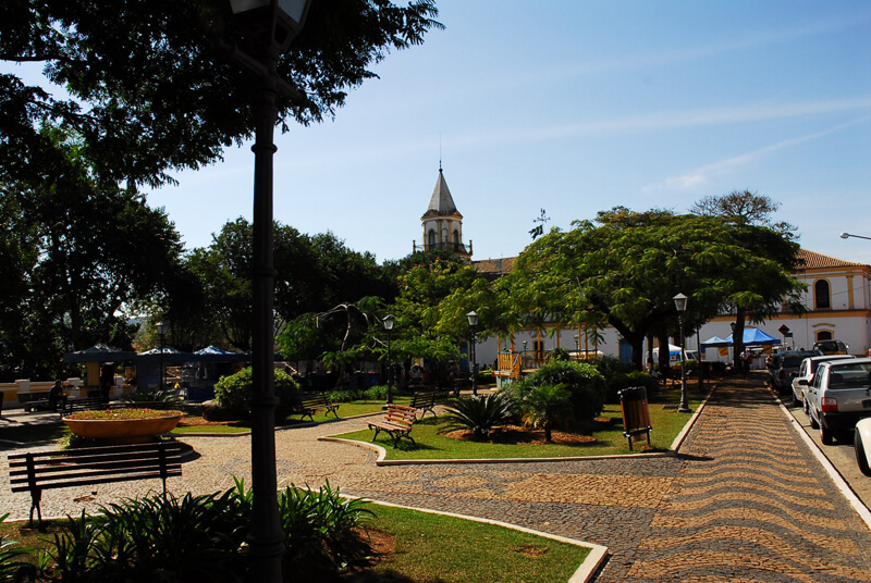 Foto que ilustra matéria obre o que fazer em Santana de Parnaíba mostra a Praça 14 de Novembro