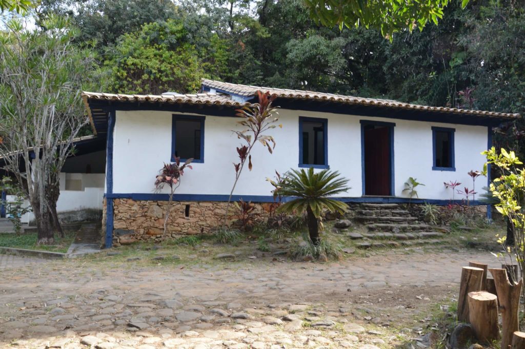 Foto que ilustra matéria sobre parque em Contagem mostra o casarão tombado que fica dento do Parque Municipal Gentil Diniz