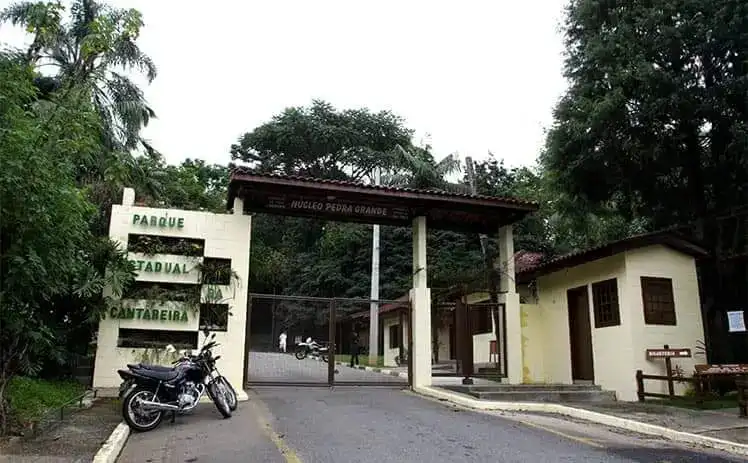 Imagem da entrada do Parque Estadual da Cantareira para ilustrar matéria sobre parques em São Paulo