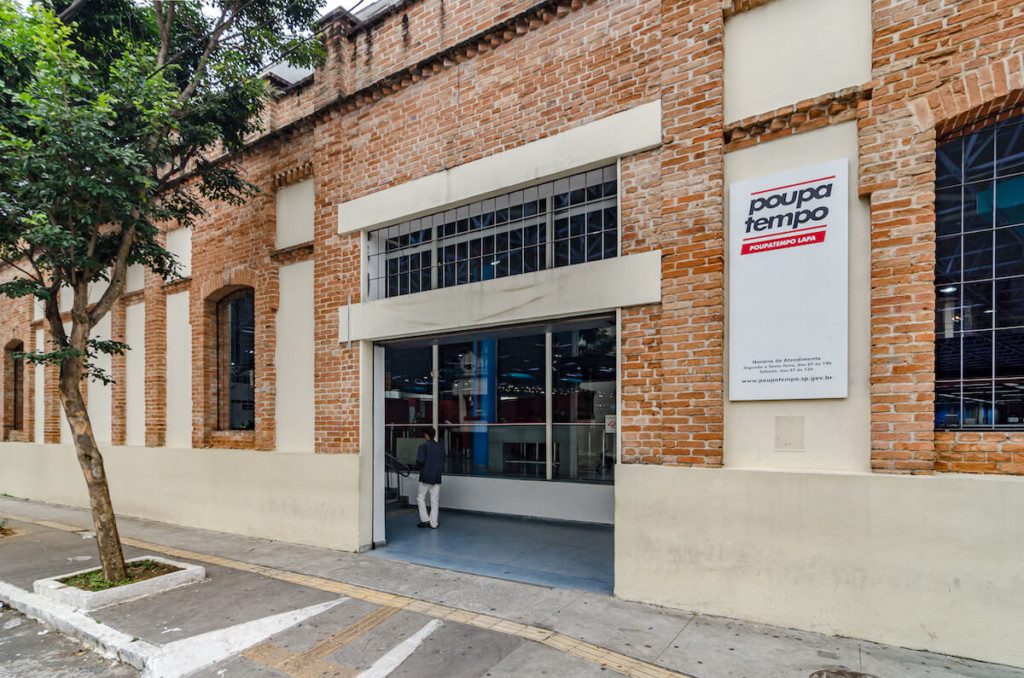 Foto que ilustra matéria sobre estação da lapa mostra o poupatempo da lapa