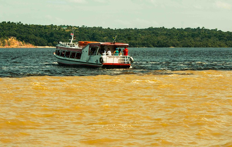 Encontro do Rio Solimões com o Rio Negro. Foto: Ana Claudia Jatahy - MTUR.