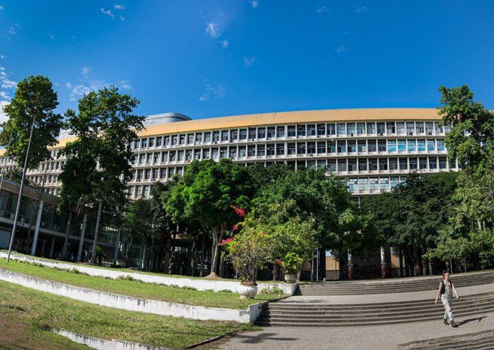 Foto que ilustra matéria sobre faculdades do Rio de Janeiro mostra o prédio da Reitoria da UFRJ