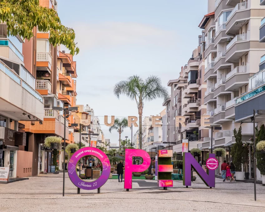 Fachada do Jurerê Open Shopping em Florianópolis.