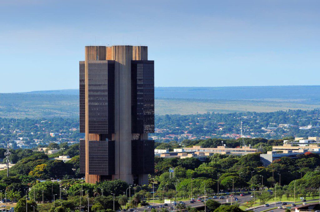 Prédio preto e cinza do Museu de Valores do Banco Central.