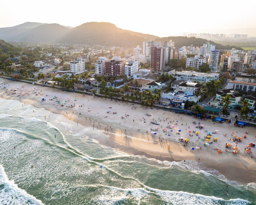 Praia tombo, uma das melhores praias do Guarujá.