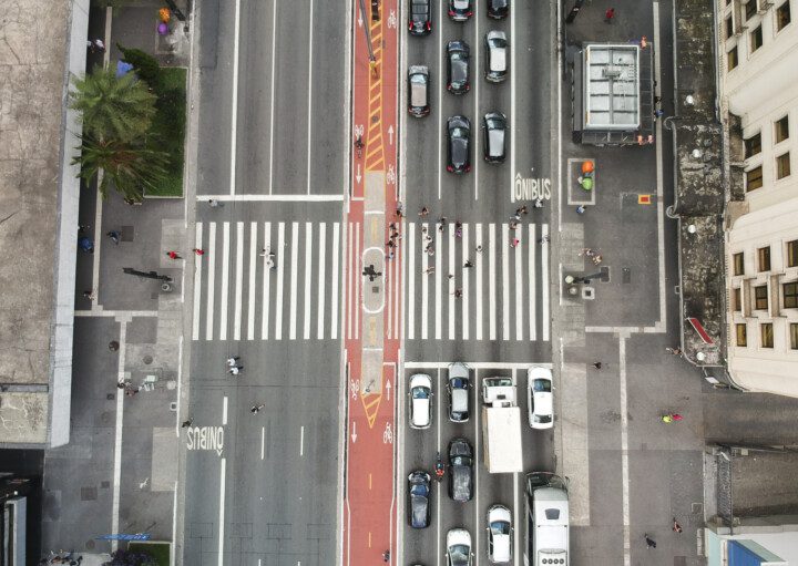 Imagem aérea da Avenida Paulista, em São Paulo, para ilustrar matéria sobre o horário de rodízio em SP