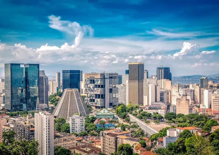 Foto que ilustra matéria sobre a Região Metropolitana do Rio de Janeiro mostra uma visão do Centro da cidade do Rio de Janeiro do alto