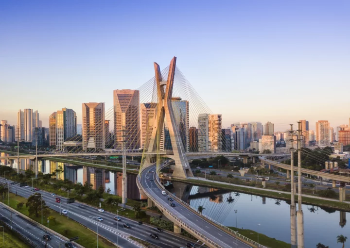 Imagem da famosa Ponte Estaiada Octavio Frias de Oliveira, em São Paulo, para ilustrar matérias sobre o metro quadrado mais caro do Brasil