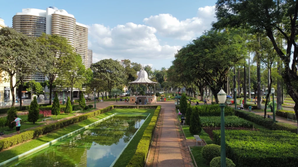 Imagem das belezas naturais de Belo Horizonte, capital de Minas Gerais, para ilustrar matéria sobre qual a melhor capital do Brasil
