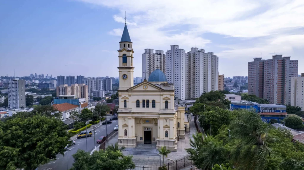 Imagem de Igreja no Largo da Matriz, na Zona Norte de SP, para ilustrar matéria sobre o que fazer nessa região