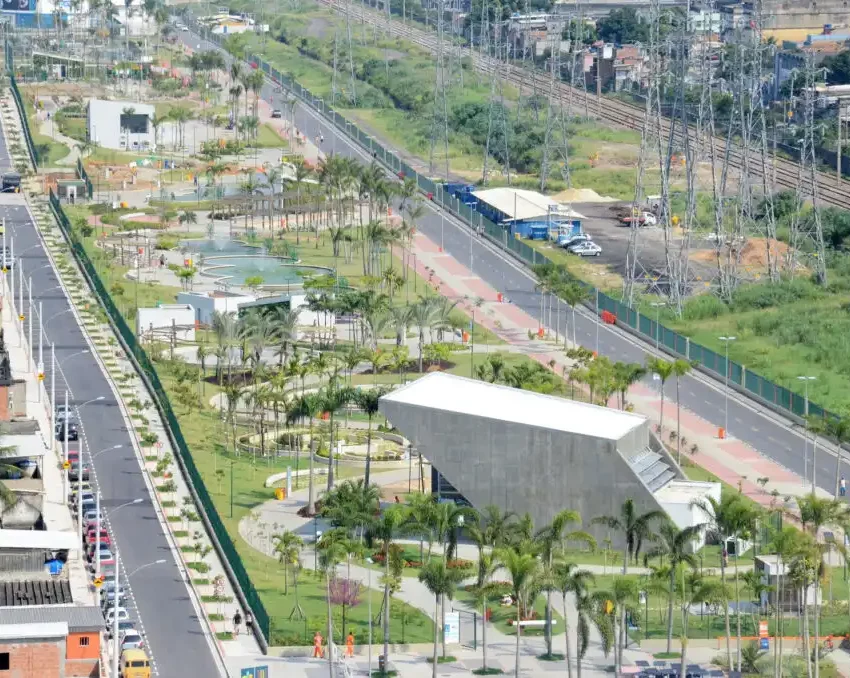 Foto que ilustra matéria sobre Parque Linear mostra uma vista do alto do Parque Madureira, no Rio de Janeiro (Foto: Divulgação Riotur)