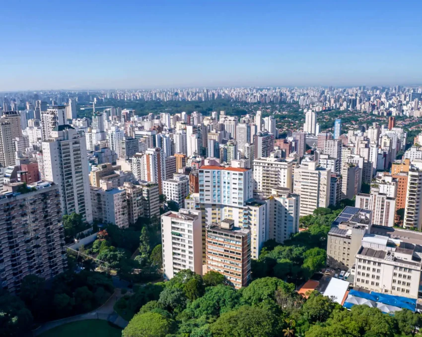 Imagem aérea de prédios e residências de São Paulo para ilustrar matéria sobre os bairros mais populosos de SP