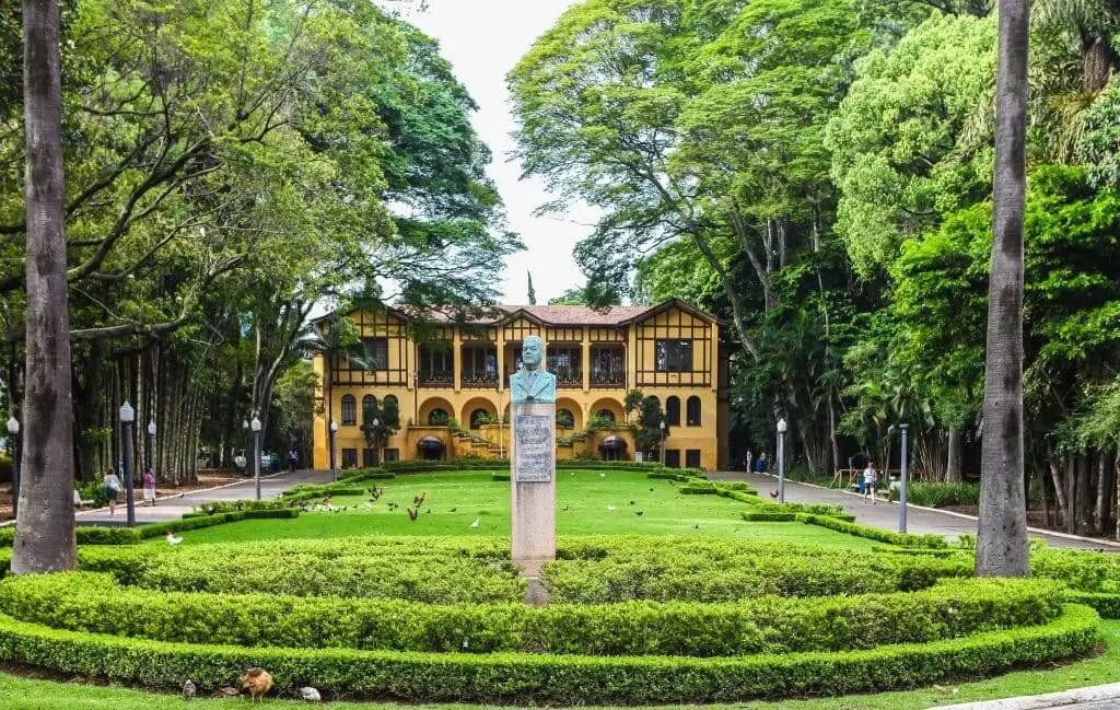 Imagem de parte do Parque da Água Branca para ilustrar matéria sobre as estações da Linha 8-Diamante, que integra a rota da CPTM de São Paulo