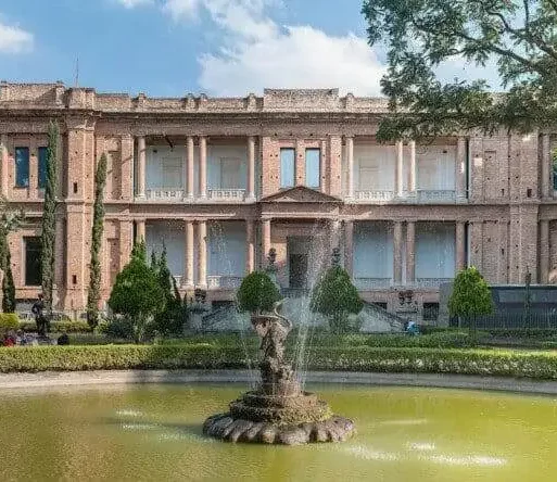 A Pinacoteca foi fundada em 1905 pelo governo do estado de São Paulo e é o museu de arte mais antigo a cidade