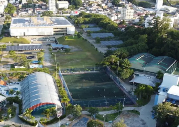 Foto que ilustra matéria sobre clubes em Florianópolis mostra o Elase Clube Social e Desportivo visto do alto (Foto: Divulgação)