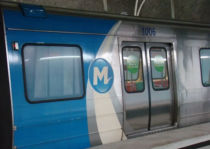 Foto que ilustra matéria sobre a Estação Catete mostra um dos trens do metrô do Rio de Janeiro (Foto: Wikimedia Commons)