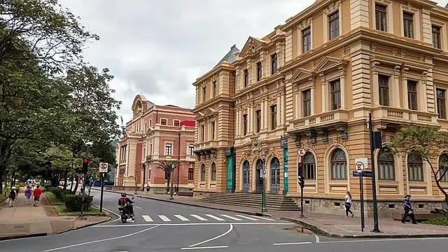 magem de prédios no estado de Minas Gerais para ilustrar matéria sobre o PIB do estado