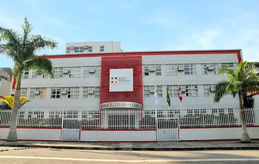 Foto que ilustra matéria sobre a escola mais cara do Rio de Janeiro mostra a fachada da Escola Suiço-Brasileira (Foto: Reprodução do Facebook)