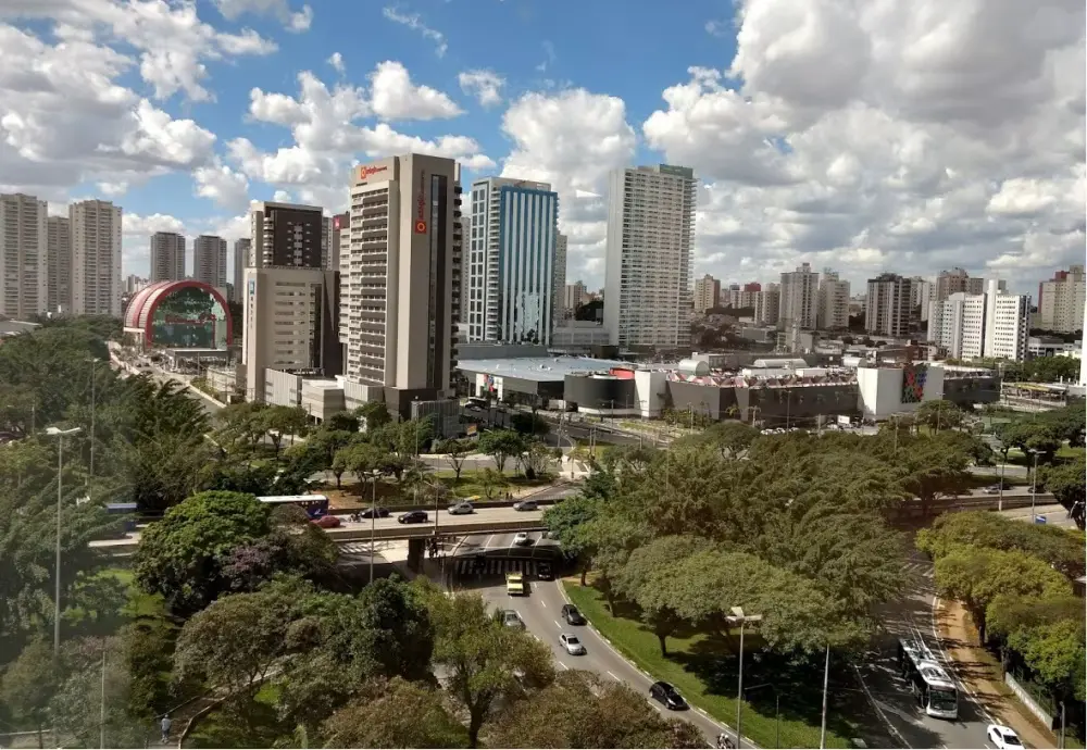 Imagem panorâmica de prédios, árvores e avenidas na região para ilustrar matéria sobre o melhor bairro de São Bernardo do Campo