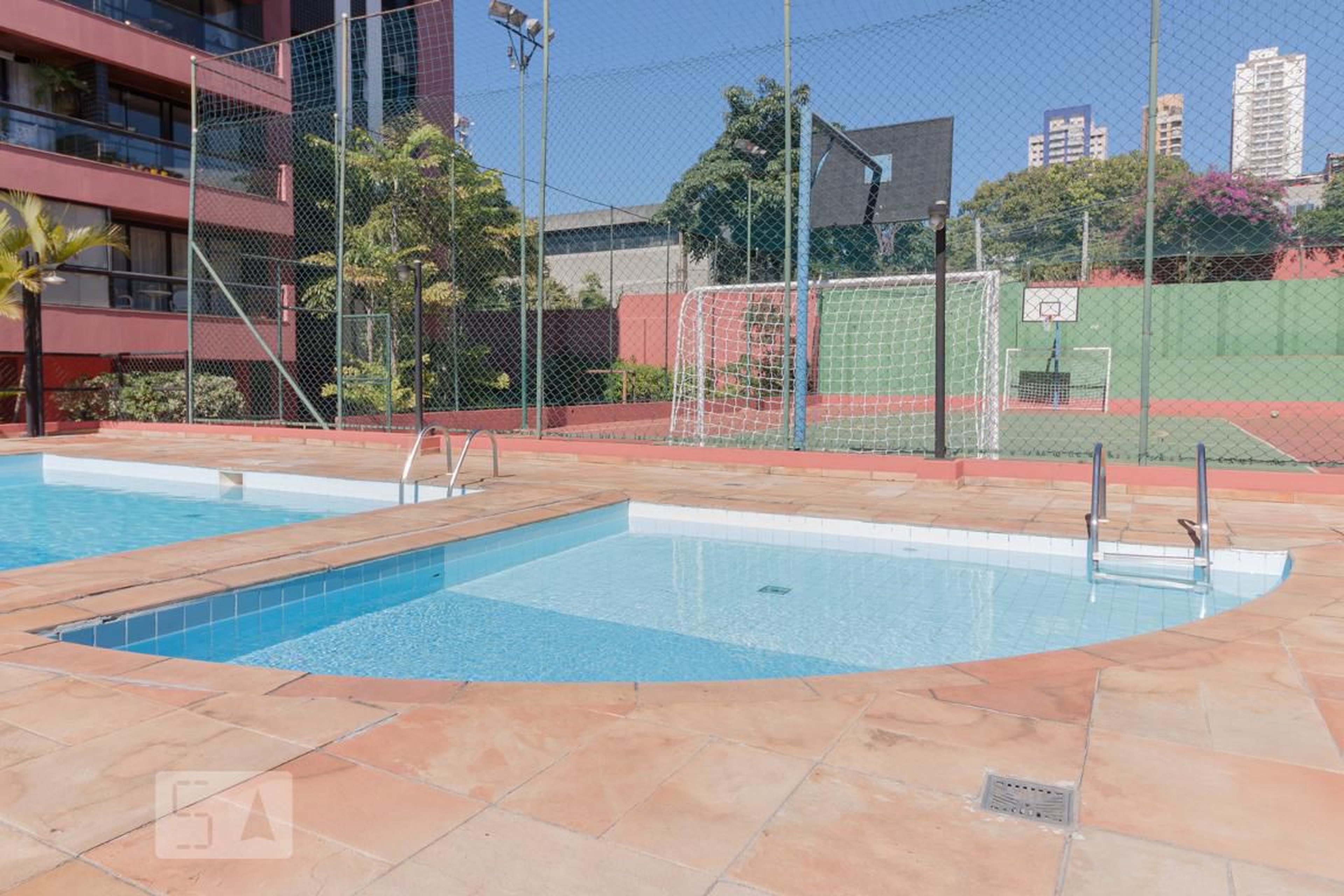 Piscina infantil - JARDIM LEONOR