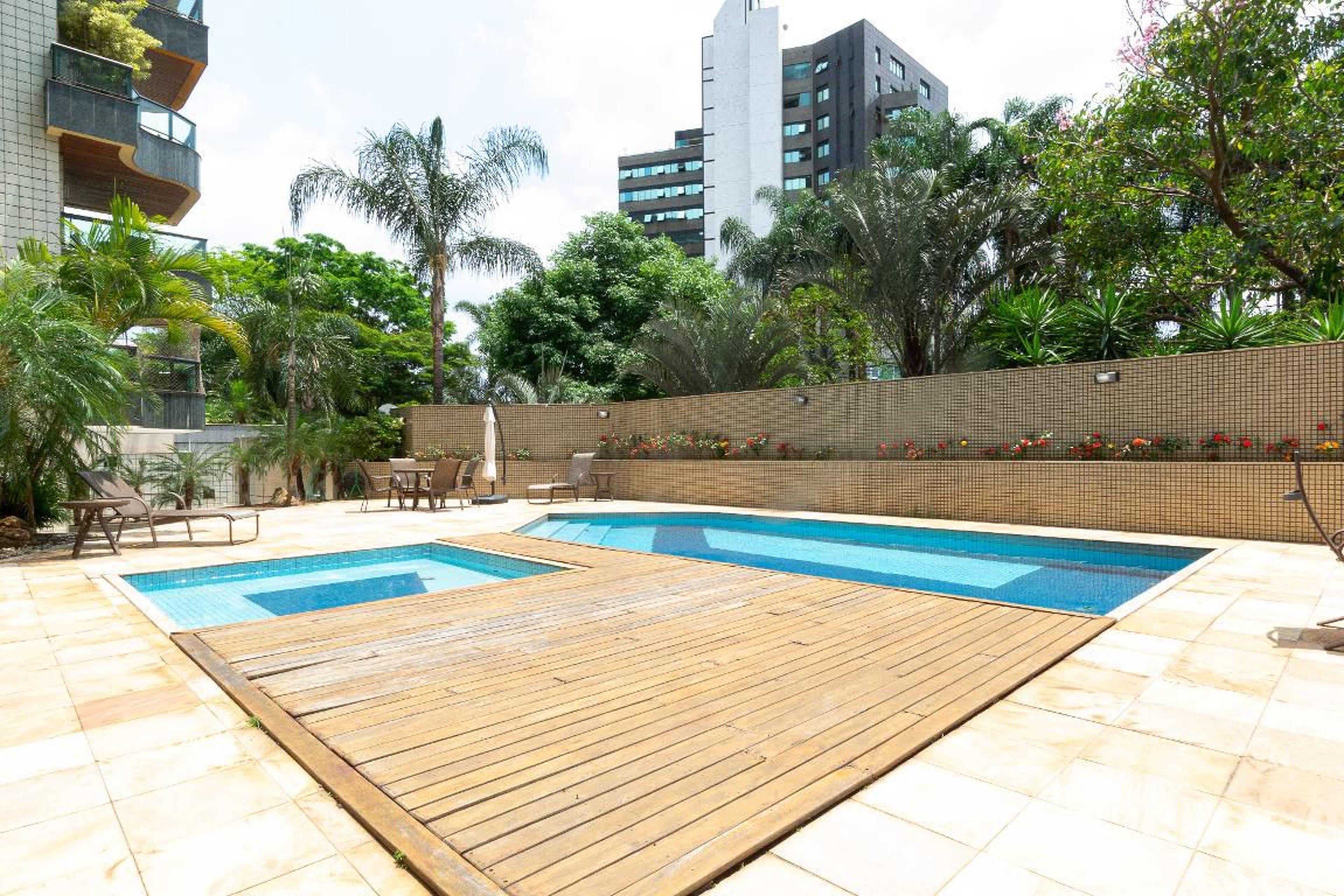 Piscina - Edifício Residencial Velasquez