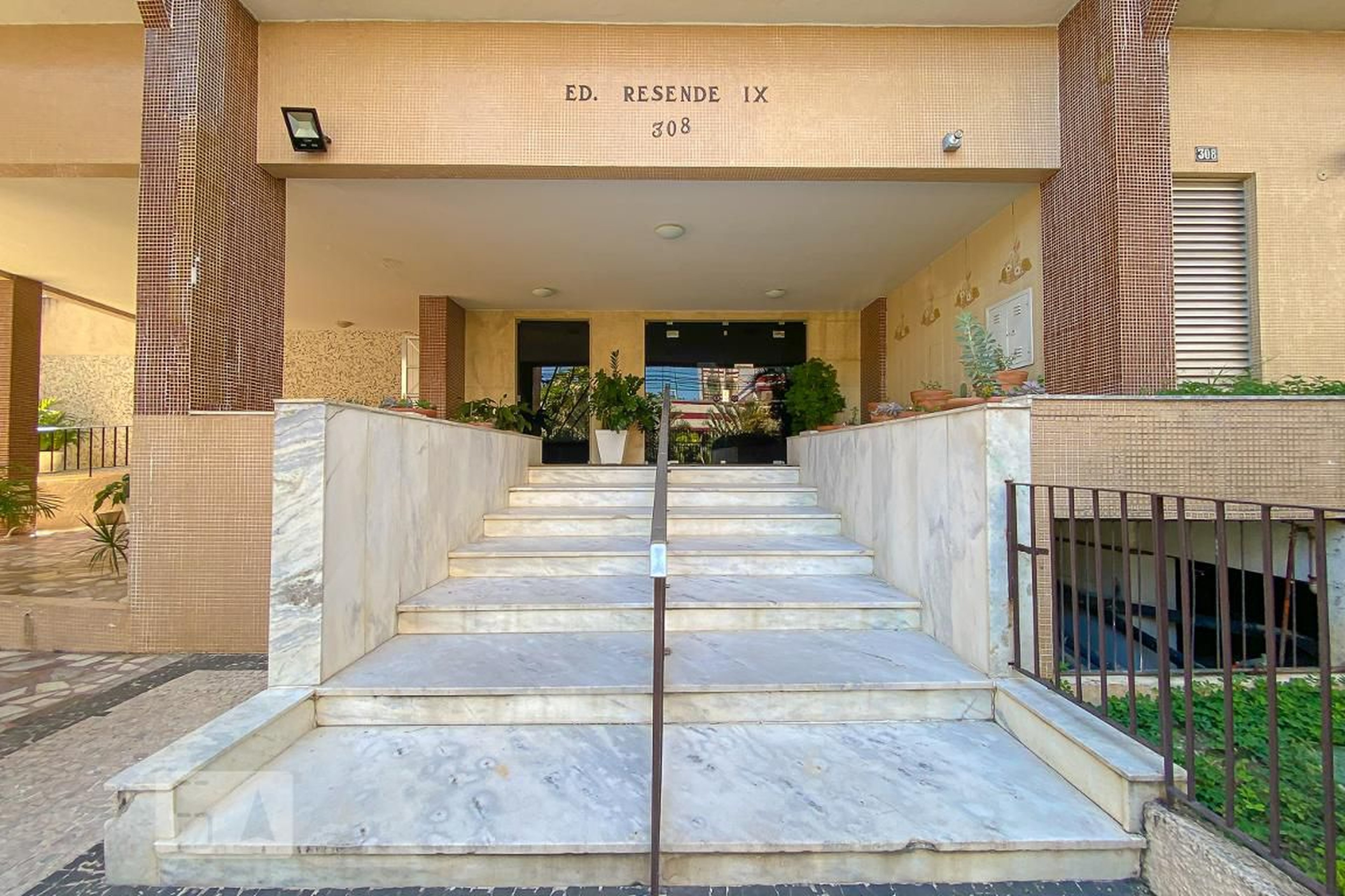 Entrada do prédio - Edifício Resende IX