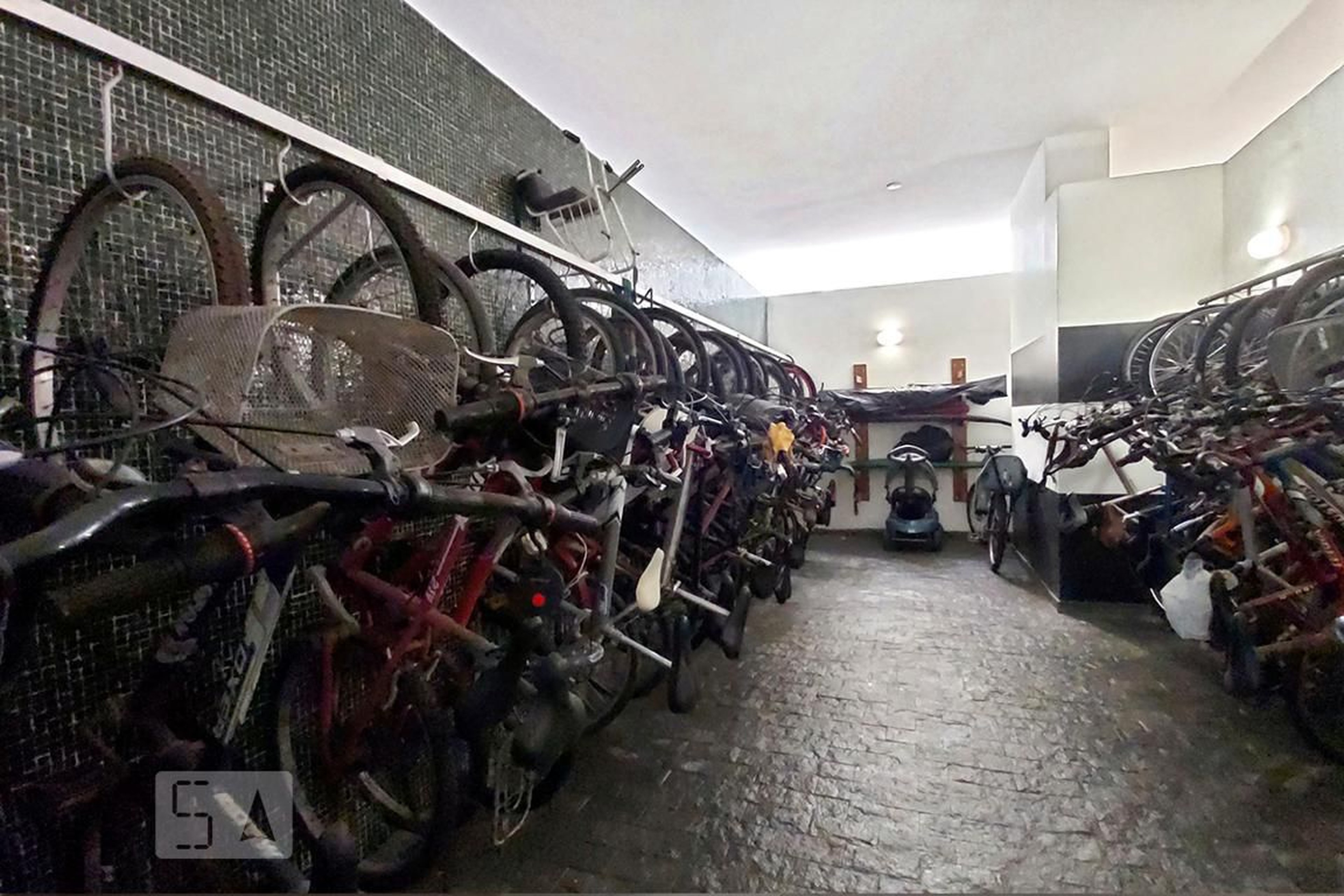 Bicicletário - Edifício Eugênio Jardim