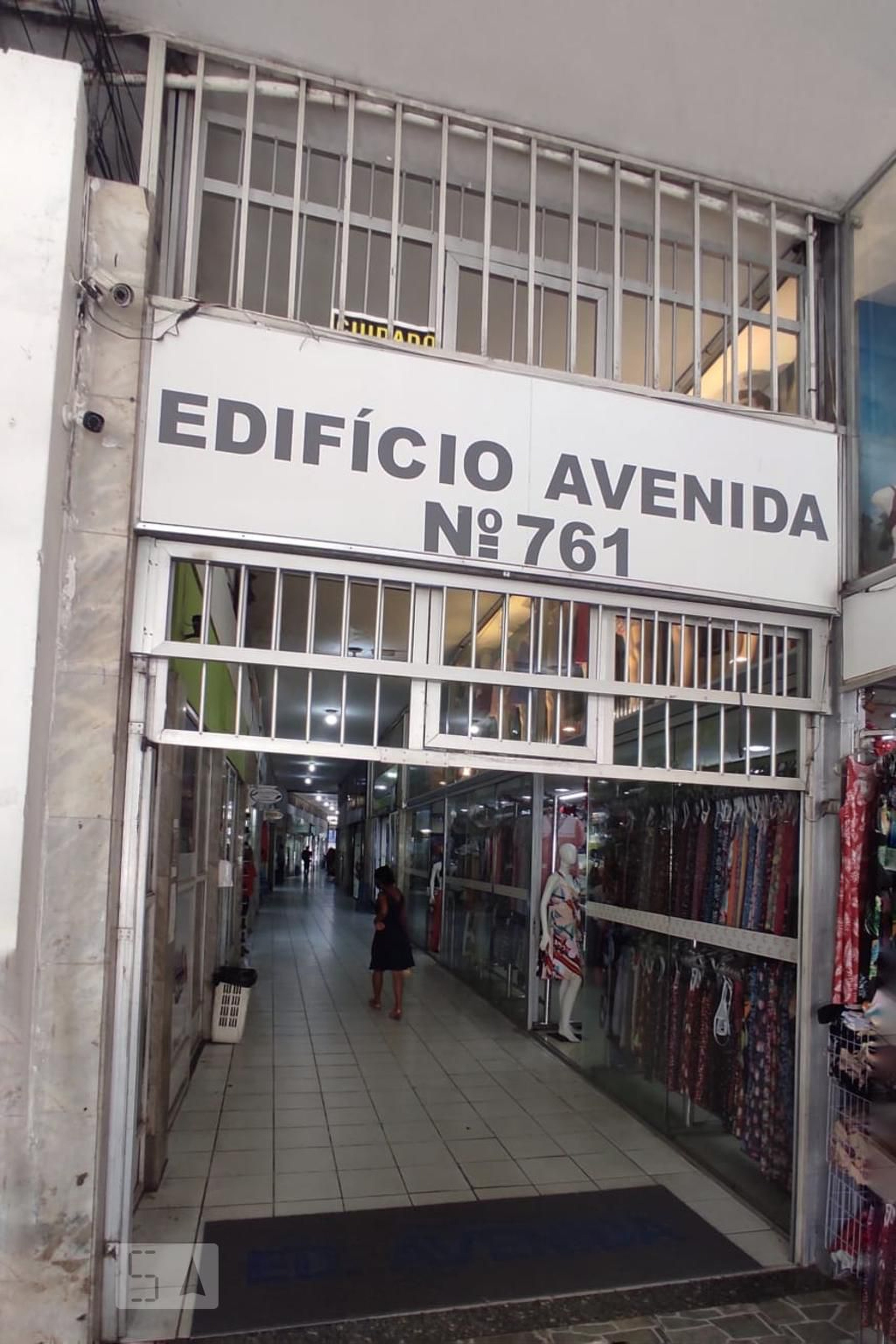 Entrada - Edificio  Avenida