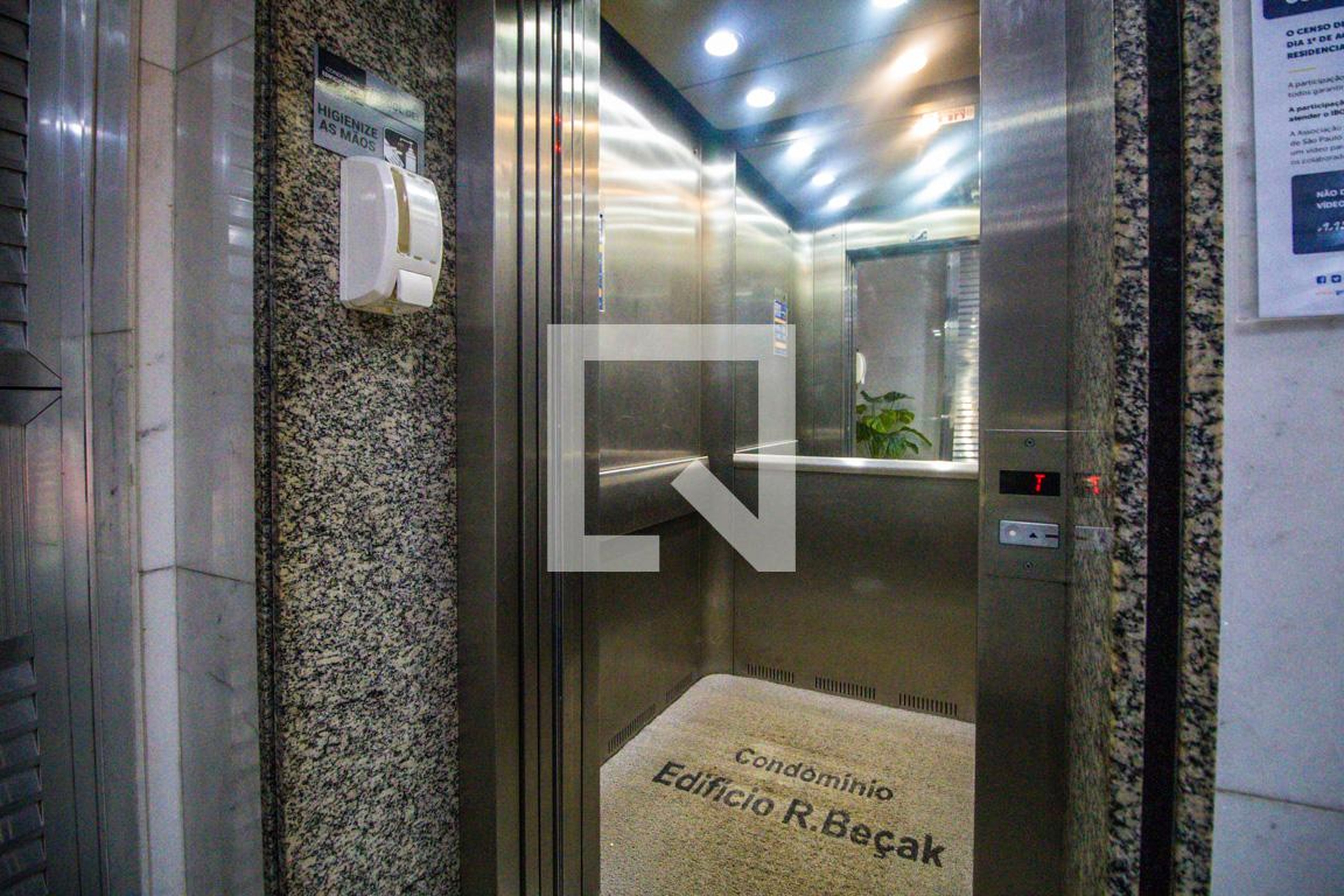 Elevador - Edifício R. Beçak