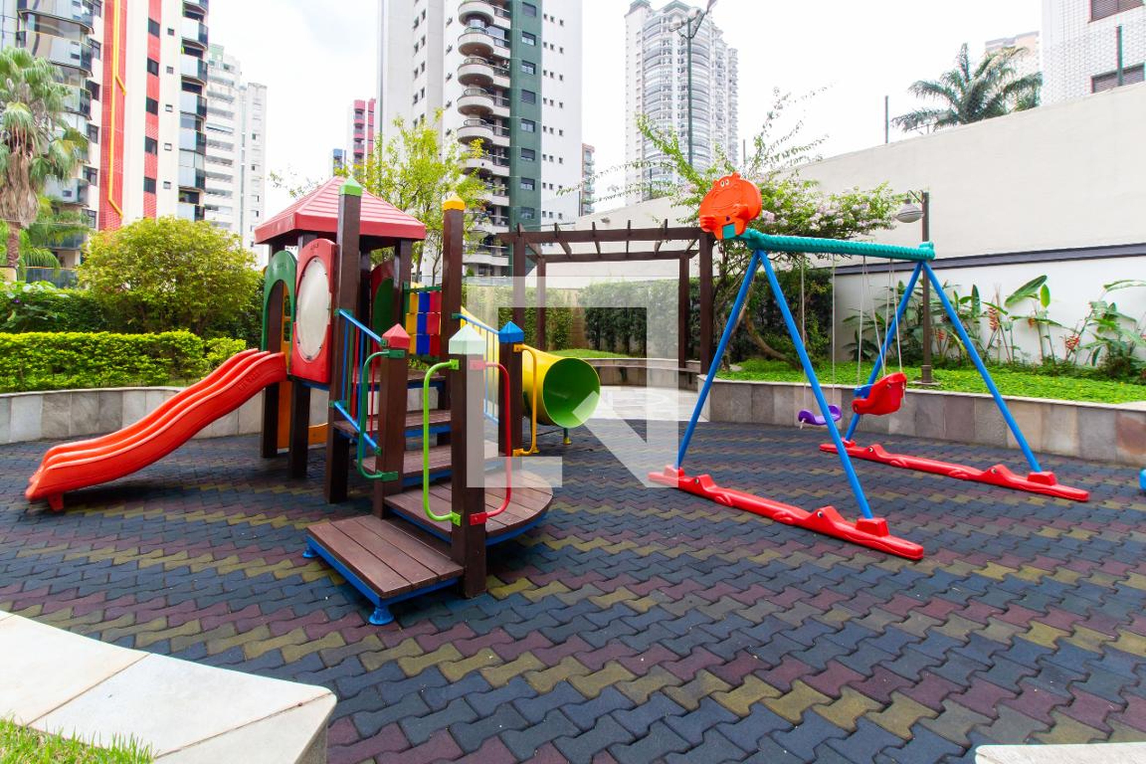 Playground - Edifício Albarracin