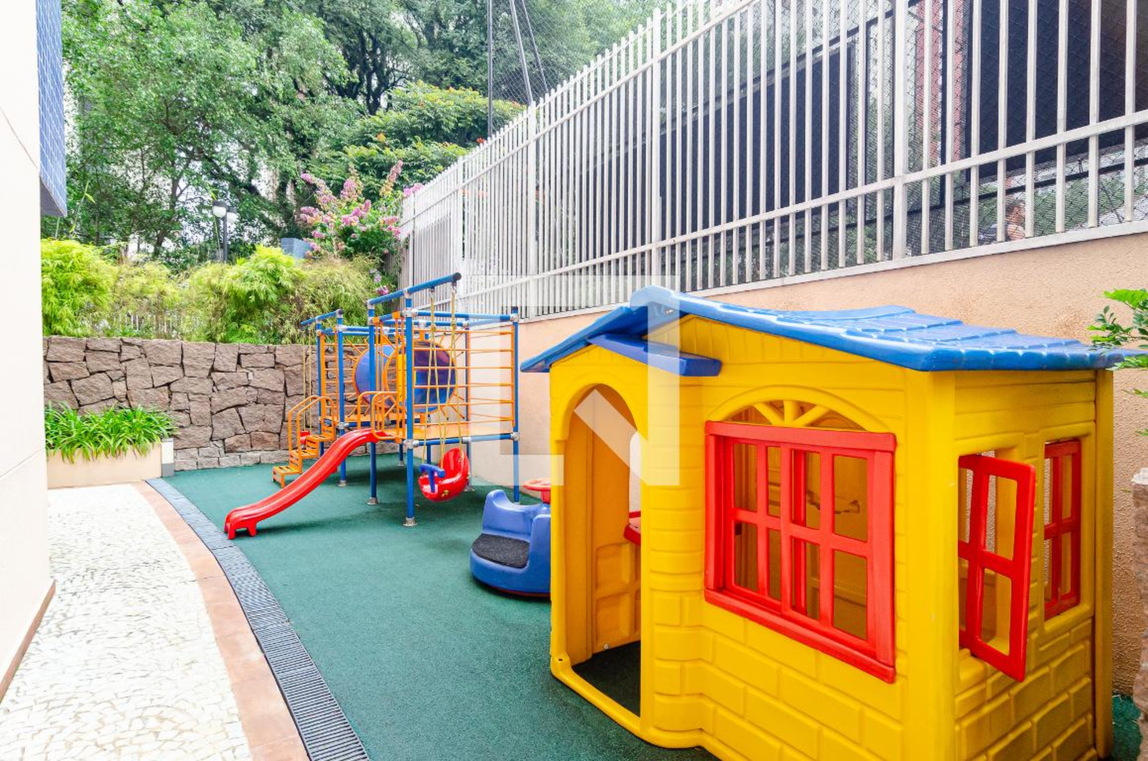 Playground - Edifício Mayfair Plaza