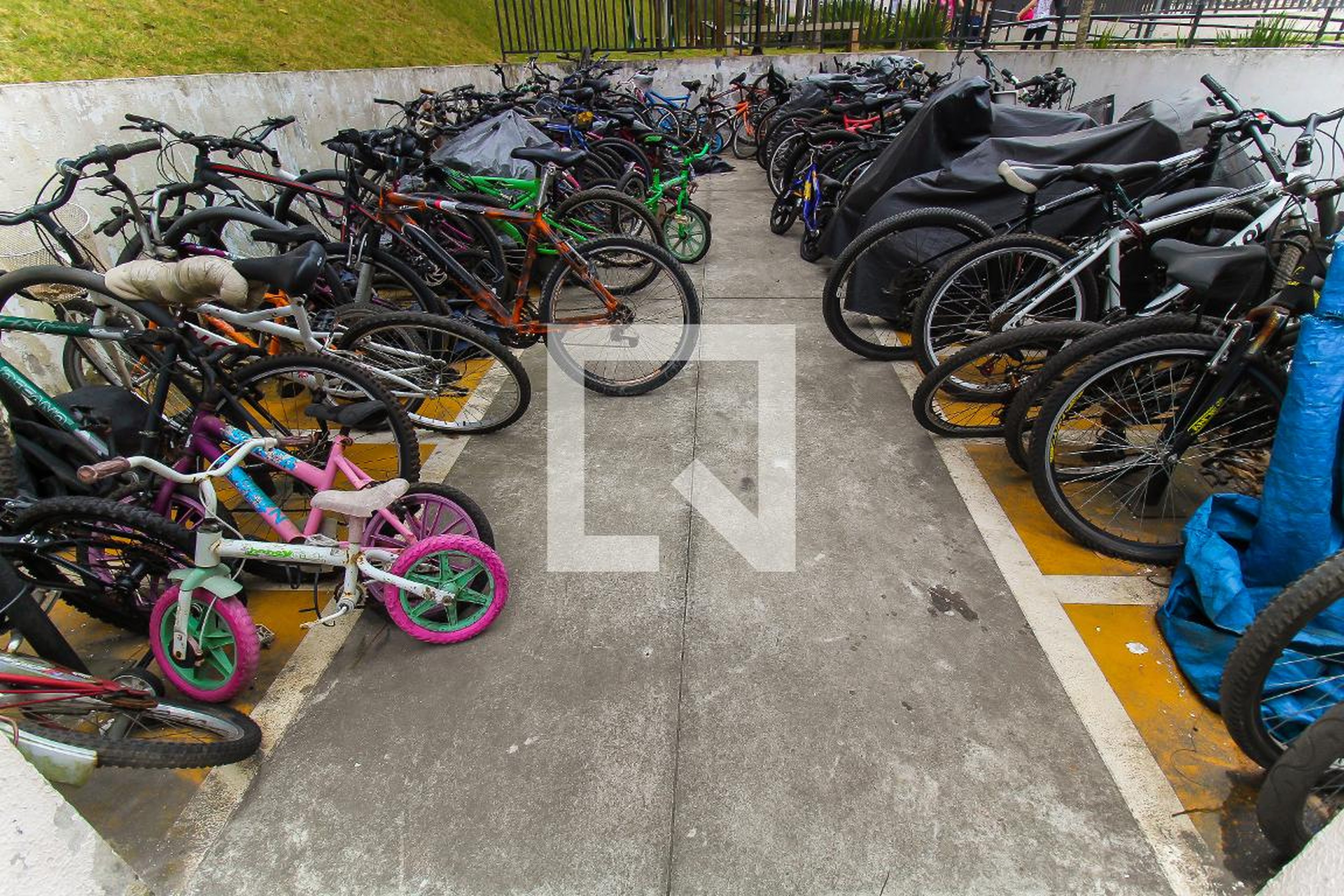 Bicicletário - DEZ PARQUE DO CARMO