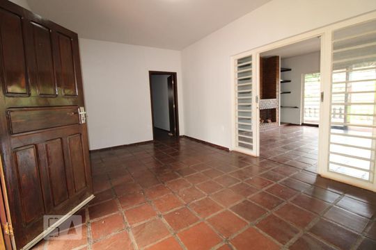 CASA com 5 dormitórios e 6 garagens