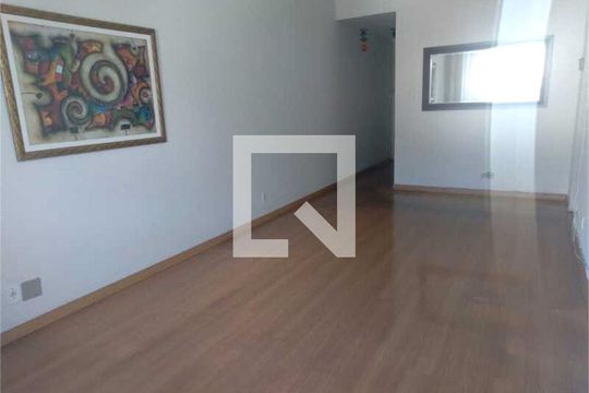 APARTAMENTO no 4º andar com 2 dormitórios e 1 garagem