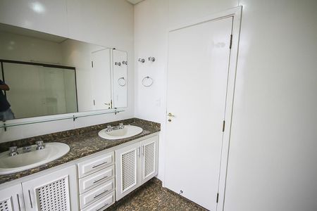 Banheiro Quarto 1 suite de apartamento à venda com 4 quartos, 264m² em Ch. Santo Antônio, São Paulo