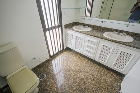 Banheiro Quarto 1 suite de apartamento à venda com 4 quartos, 264m² em Ch. Santo Antônio, São Paulo