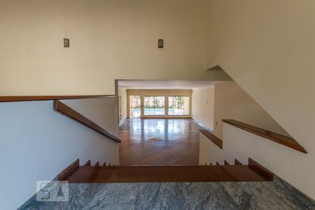 Escadas de casa de condomínio à venda com 4 quartos, 384m² em Jardim das Palmeiras, Campinas