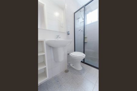 banheiro  de apartamento para alugar com 2 quartos, 59m² em Vila Ipojuca, São Paulo