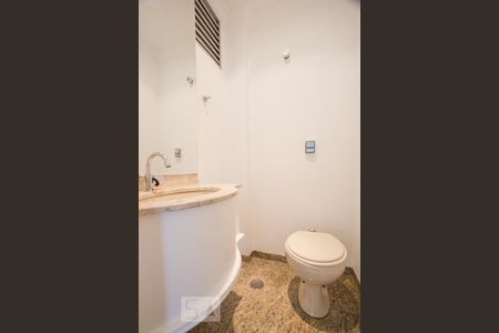 Lavabo de apartamento à venda com 3 quartos, 145m² em Moema, São Paulo