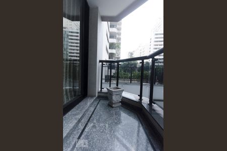 varanda 1 sala de apartamento para alugar com 3 quartos, 200m² em Higienópolis, São Paulo