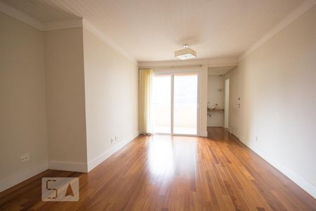 Sala com sacada e lavabo de apartamento para alugar com 3 quartos, 110m² em Cambuí, Campinas