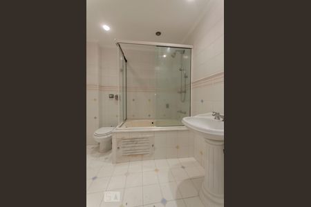 Banheiro de apartamento para alugar com 3 quartos, 111m² em Alto da Lapa, São Paulo